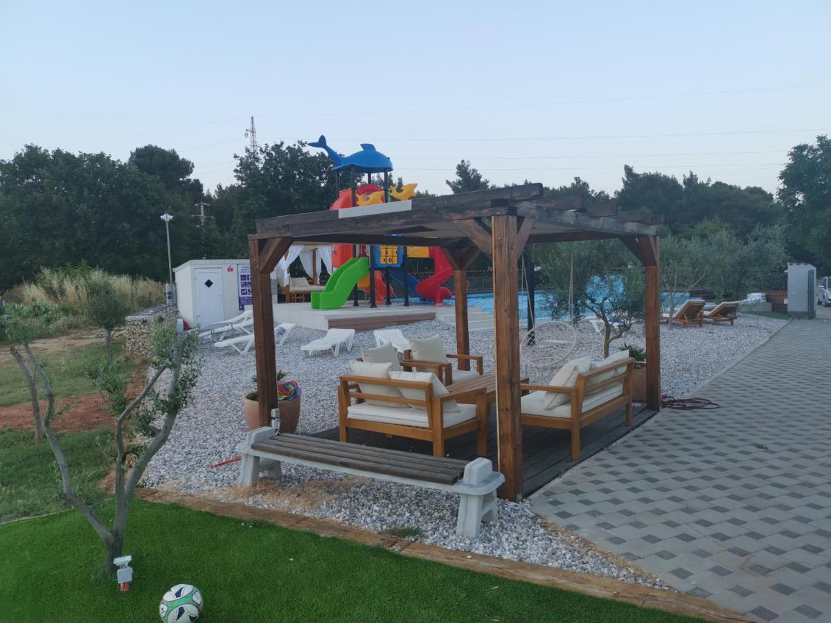 Camper For Two Hotel Banjole Exterior photo